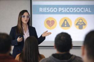 Lee más sobre el artículo Riesgo psicosocial en Bogotá: por qué ya no se puede tratar como un tema secundario dentro del SG-SST